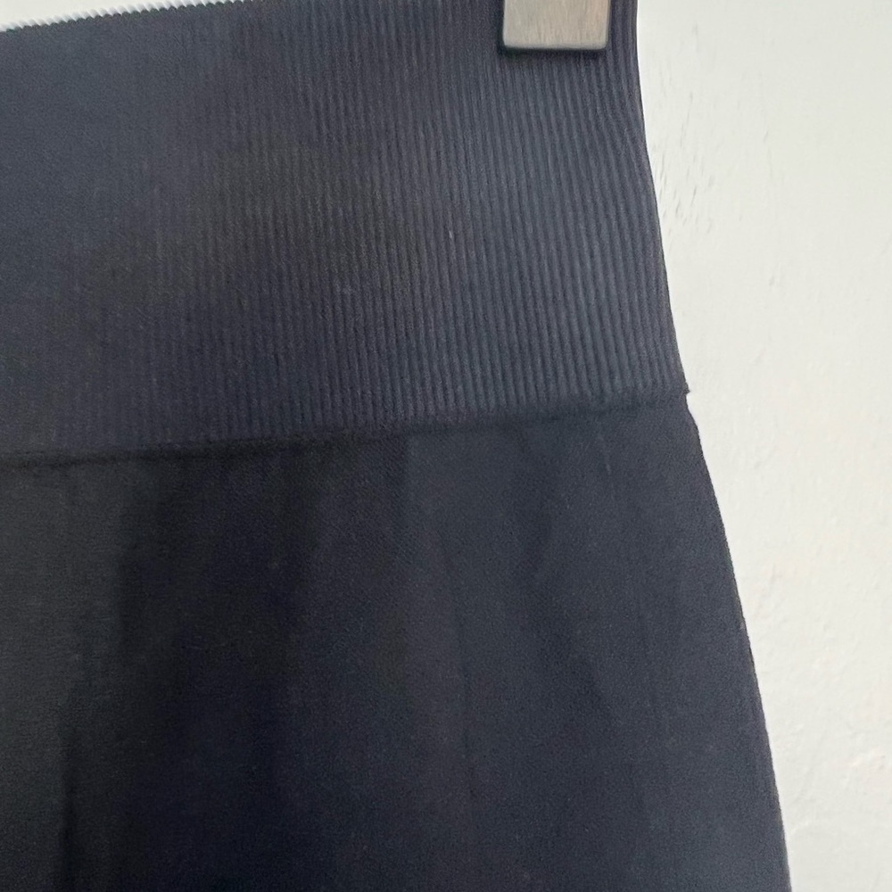 Halara High Waisted Running Biker Shorts in black size small - Picture 3 of 6